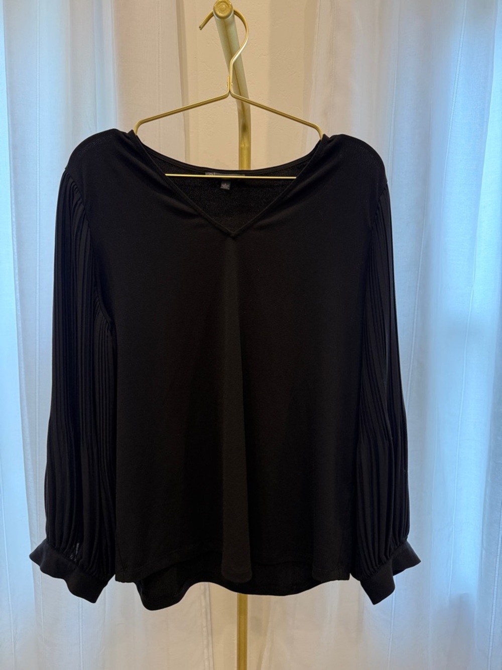 Adrianna Papell Black V-Neck Long Sleeve Top with Pleated Sleeves